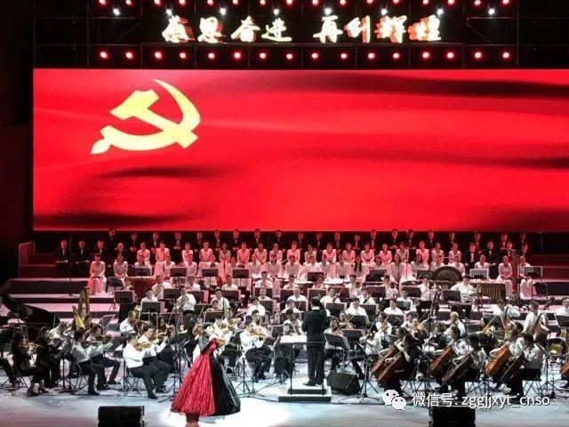 泫雅龙俊亨官宣恋情,男方曾因偷拍事件退团,是其前男友的前队友
